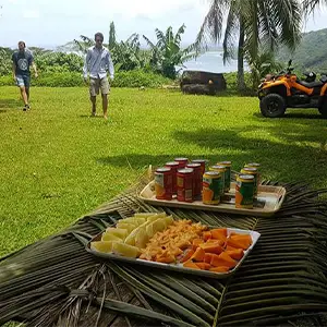Quad ATV parcourant la Vallée de Faanui Bora Bora
